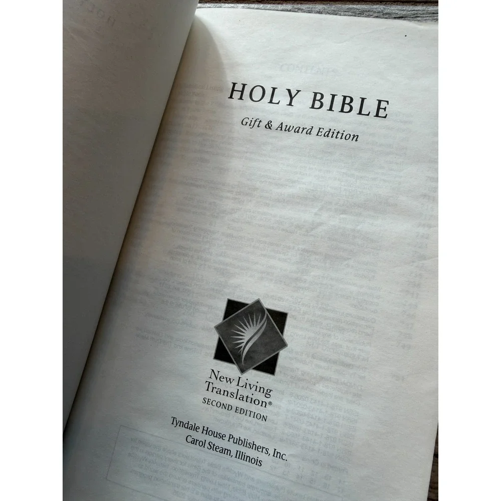 New Living Translation Tyndale House Holy Bible Gift Award NLT Leather Like Used